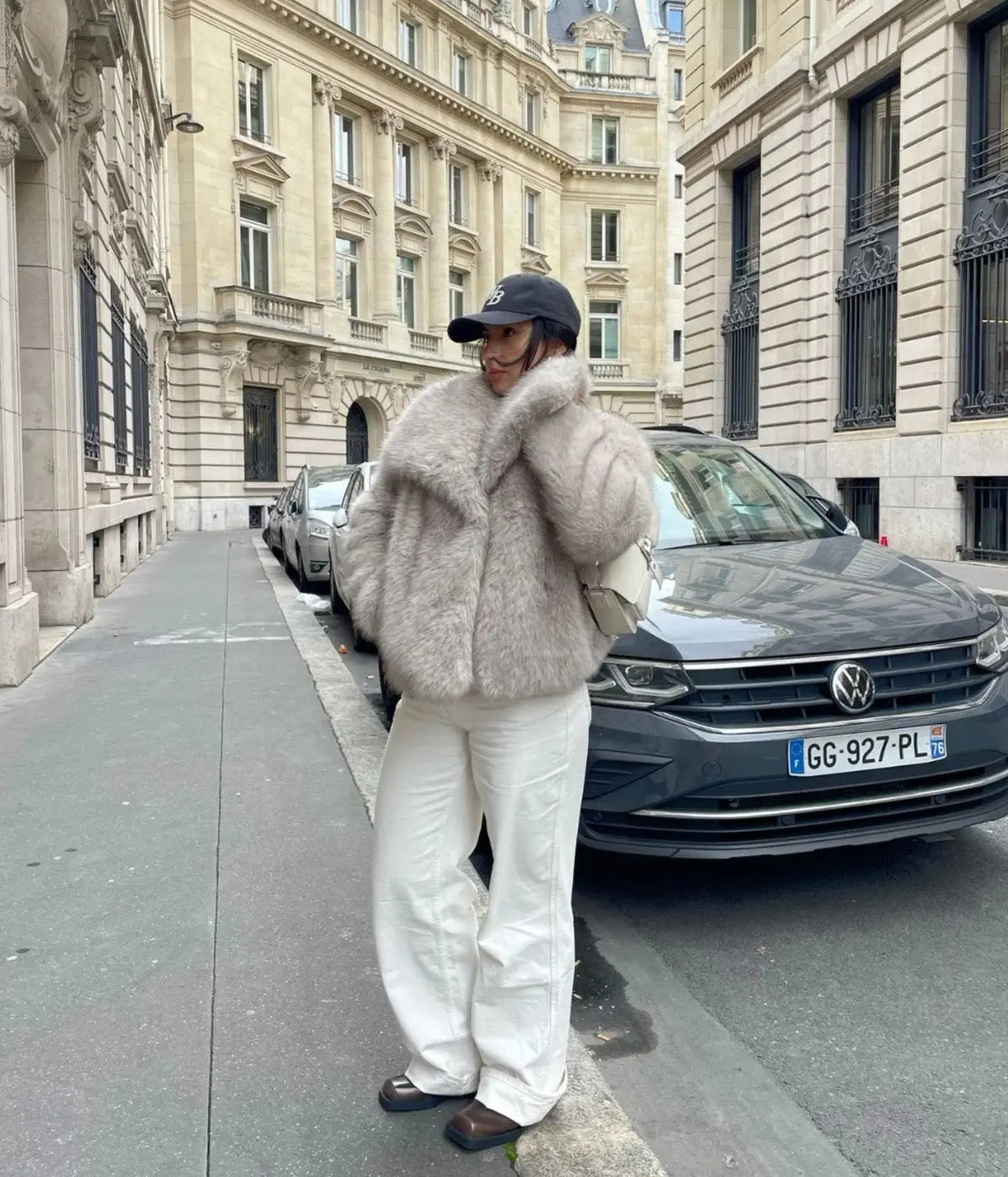 Macy | Obszerny krój sztucznego futra 8