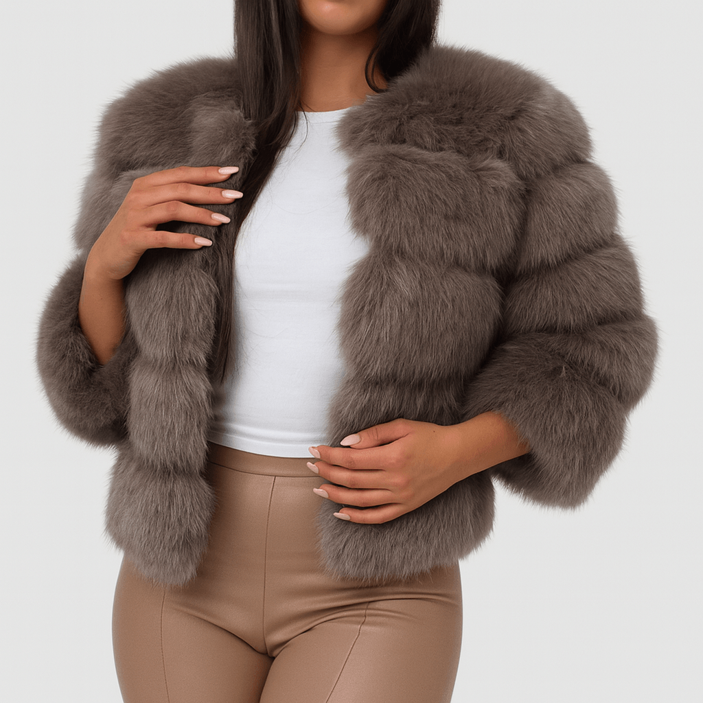 Obszerny płaszcz ze sztucznego futra